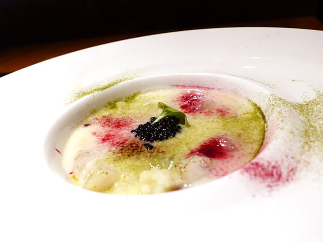 Crema di cavolfiori, baccala’ e caviale di tartufo nero Cauliflower soup, torched codfish, black truffle caviar
