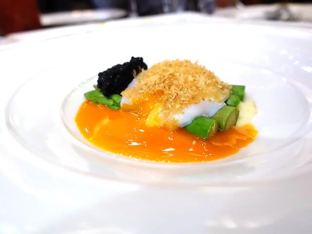 意大利溫泉蛋配蘆筍，魚子醬及滑薯蓉 (8) Slow cooked Egg with asparagus, caviar and potato fondue 