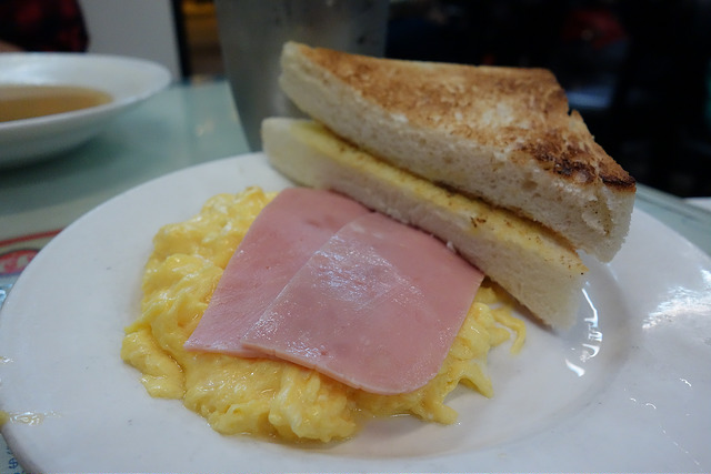 【香港美食】港鐵灣仔站《華星冰室》懷舊主題冰室