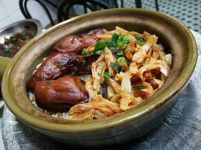 【香港美食】慈雲山《榮記茶餐室》全九龍最好吃的煲仔飯底